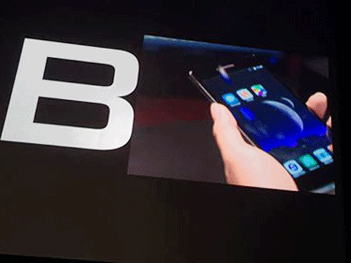 Chiếc Bphone của BKAV vừa được ra mắt là sản phẩm từng hứng nhiều búa rìu dư luận - Ảnh Thành Luân