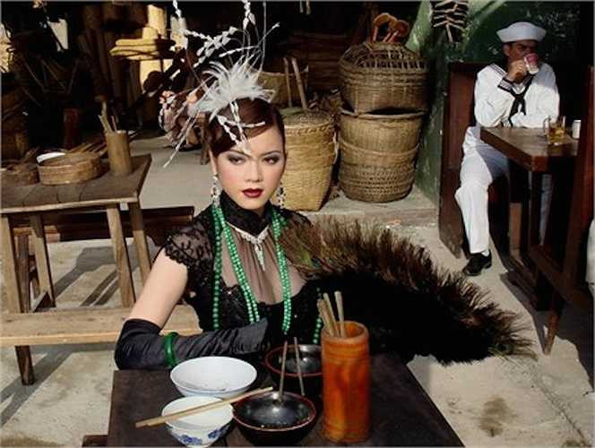 Một trong những chuyến xuất ngoại ồn ào nhất của cô chính là khi tham gia vào bộ phim Shanghai của Hollywood cùng Vũ Thu Phương.