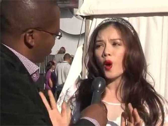 Ngoài ra, cô còn bị khán giả 'ném đá' với clip nói tiếng Anh kém chuẩn ...