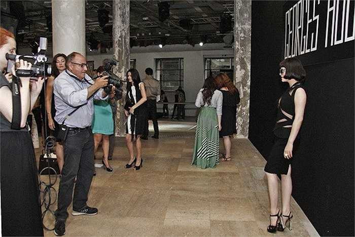 Nhưng người đẹp cũng đã tự minh oan bằng một góc ảnh khác không gây hiểu nhầm.