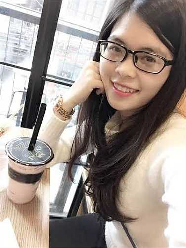 'Mặc dù đi học xa nhà nhiều lúc rất tủi thân nhưng mình luôn tự nhủ phải cố gắng học tập rèn luyện thật tốt để không phụ lòng mong mỏi của gia đình và hoàn thành được ước mơ của mình', Ngọc chia sẻ thêm.