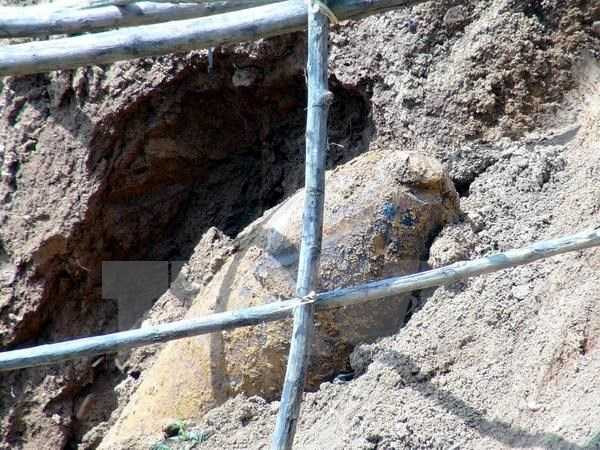 Rùng mình bom 1,3m nằm giữa khu dân cư