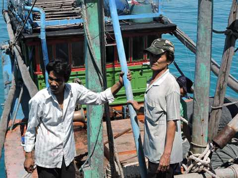 Hoàng Sa, lai dắt tàu cá, bị nạn, cứu nạn, ngư dân, Lý Sơn