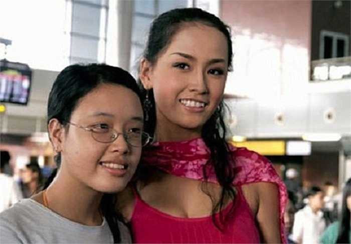 Trong danh sách anh chị em của người đẹp Việt, có lẽ em gái Mai Phương Thúy là minh chứng rõ ràng nhất cho việc thay đổi nhan sắc một cách hoàn hảo. Mai Ngọc Phượng lần đầu tiên được biết đến với người hâm mộ biết đến khi xuất hiện ở sân bay đón chị gái. 