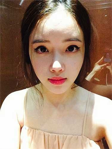 Khuôn mặt với các đường nét khá hoàn hảo của Mai Ngọc Phượng. 