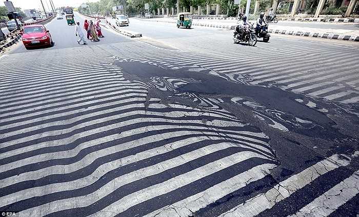 Nhiều nơi ở New Delhi phải cắt điện tới 10 tiếng mỗi ngày do hàng triệu chiếc điều hòa hoạt động gây quá tải