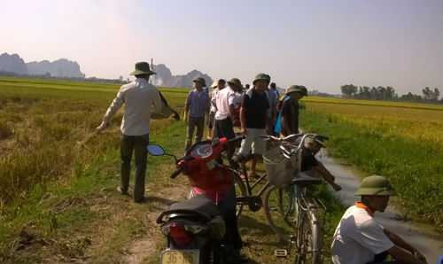 Người đàn ông chết cháy giữa cánh đồng