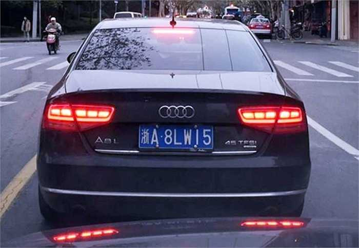 Một chiếc A8L khác.