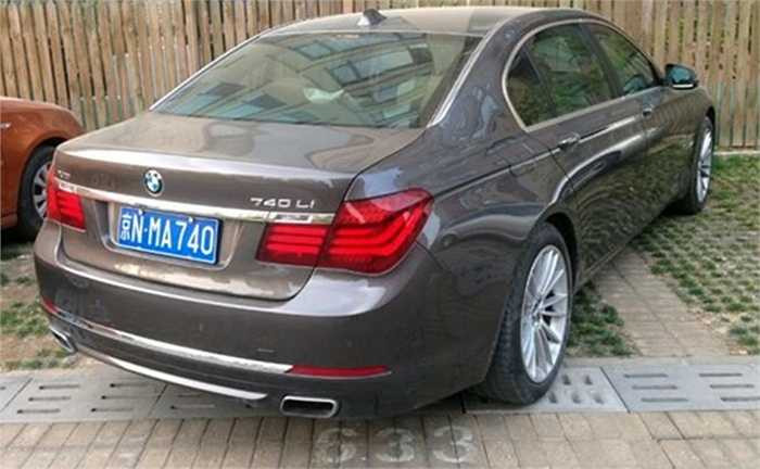 BMW 740Li.