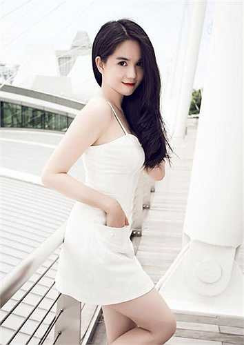 Sau khi nhận giải Nữ hoàng bikini châu Á của Hiệp hội người mẫu Hàn Quốc và Đêm hội chân dài 9, Ngọc Trinh chuẩn bị cho bộ phim Vòng eo 56cm sắp bấm máy.