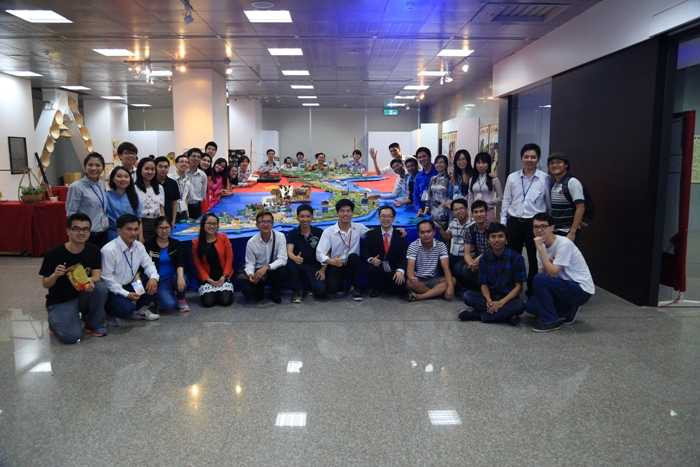 Du học sinh tái hiện truyền thuyết Hùng Vương, giới thiệu văn hóa Việt