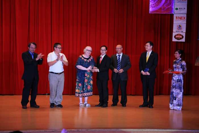 Du học sinh tái hiện truyền thuyết Hùng Vương, giới thiệu văn hóa Việt