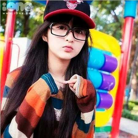 Lê Ngọc Phương Quỳnh (sinh năm 1999) là gương mặt quen thuộc trên màn ảnh nhỏ trong nhiều bộ phim để lại ấn tượng như: Tam nam vẫn phú, Ngọc viễn đông, Ầu ơ ví dầu, Bữa tối của diều hâu, Ánh sáng thiên đường…