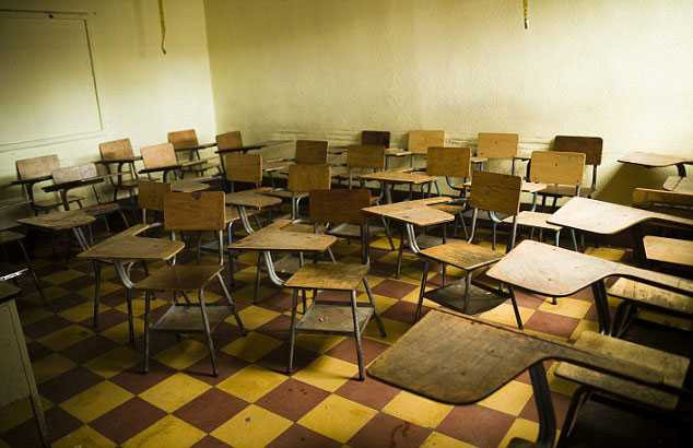 Li đã hãm hại các em học sinh tại lớp học hoặc ký túc xá của trường