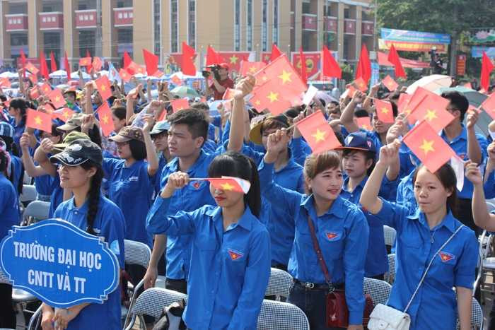 Tuổi trẻ Thái Nguyên nhảy flashmob ra quân tình nguyện hè 2015