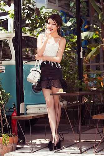 Một hình ảnh gợi cảm và hiện đại của nàng Á hậu 