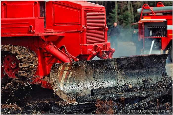 Họ nói, nó hoàn toàn không có chướng ngại vật - có thể vượt qua bất cứ nơi nào, thậm chí cả mặt đầm lầy. Có thể lội qua nơi ngập sâu nửa mét nước hoặc leo qua những vật chướng ngại nửa mét cao.