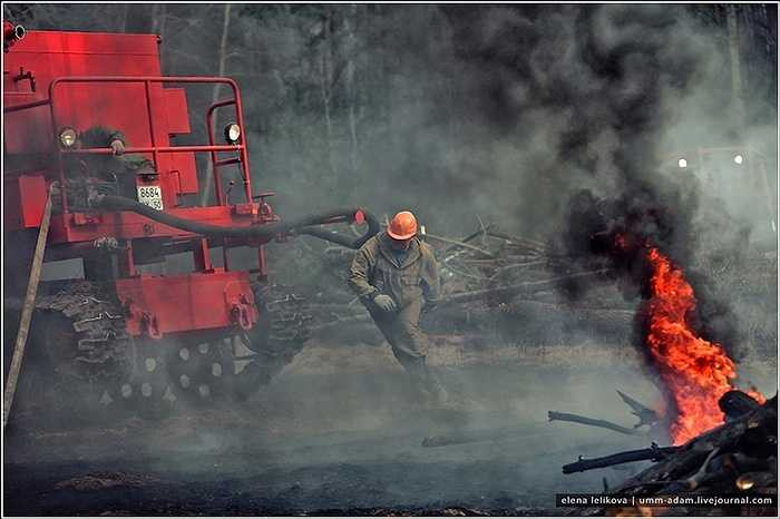 Với 8 tấn nước trên lưng, nó mang được lượng nước gấp đôi một chiếc xe cứu hỏa thông thường và gấp 4 lần lượng nước mà một máy bay trực thăng chữa cháy thả xuống.