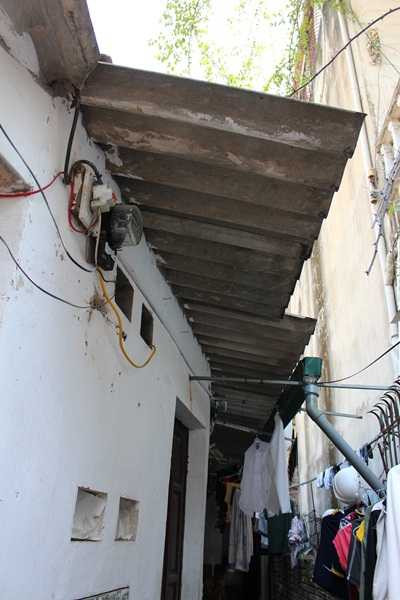 Sinh viên vật lộn với nắng nóng như lò thiêu tại phòng trọ