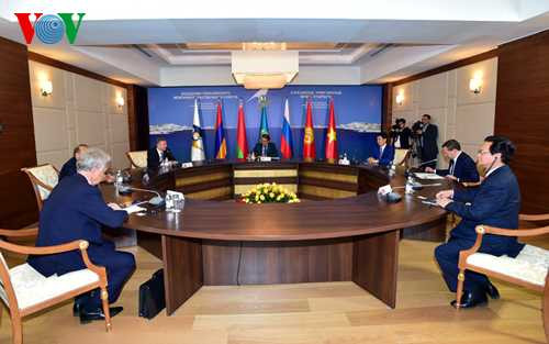 Thủ tướng Chính phủ Việt Nam gặp lãnh đạo các nước liên minh kinh tế