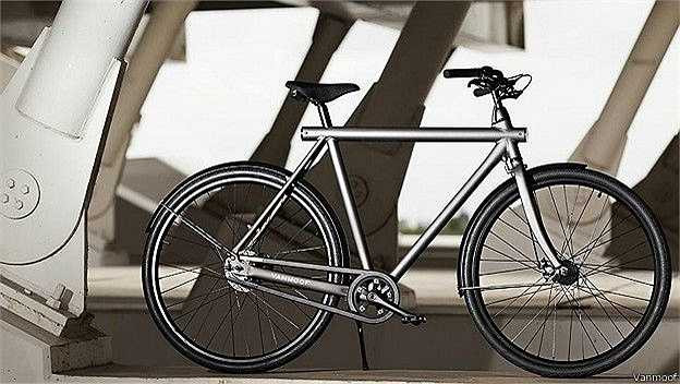 Vanmoof S Series. Xuất xứ: Hà Lan. Bộ số ẩn Shimano tám cấp (bộ líp tám tầng) giúp người đi dễ dàng đạp xe lên đồi, trong lúc phanh đĩa giúp dừng xe nhanh chóng và an toàn hơn so với các loại xe trong thành phố khác. Giá: 1.048 đô la (model S3, bánh 28in)