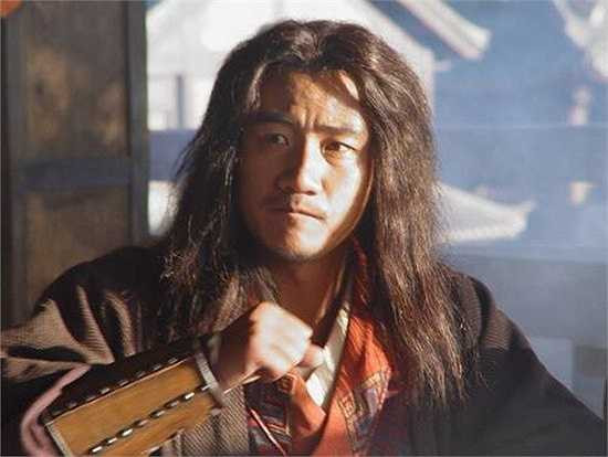 ￼ Không phụ kỳ vọng của Trương Kỷ Trung, Hồ Quân thể hiện rất tốt vai diễn được giao. Anh đã lột tả được sự dũng mãnh, khí chất anh hùng nghĩa hiệp của nhân vật Tiêu Phong. Hồ Quân cũng chính là diễn viên thể hiện vai Tiêu Phong được nhà văn Kim Dung đánh giá cao nhất.