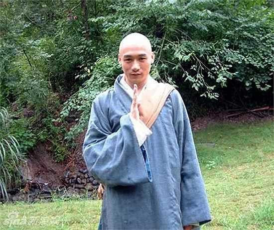 ￼ Cao Hổ - Hư Trúc: Cao Hổ được đánh giá cao về lối diễn đa dạng. Từ nhân vật chính diện đến phản diện, anh đều hoàn thành rất tốt. Hư Trúc trong Thiên long bát bộ là một trong những vai diễn ấn tượng nhất trong sự nghiệp của nam diễn viên này. (Nguồn: Zing)