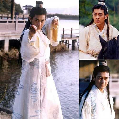 Lâm Chí Dĩnh – Đoàn Dự: Sở hữu gương mặt điển trai, nho nhã, Lâm Chí Dĩnh là sự lựa chọn hoàn hảo cho vai diễn Đoàn Dự trong Thiên long bát bộ. Từ tạo hình đến diễn xuất của anh đều nhận được sự tán thưởng của người xem. Cũng chính vai diễn này đã đưa tên tuổi Lâm Chí Dĩnh lên tầm cao mới và mở rộng sự ảnh hưởng của mỹ nam xứ Đài này tại Đại Lục.