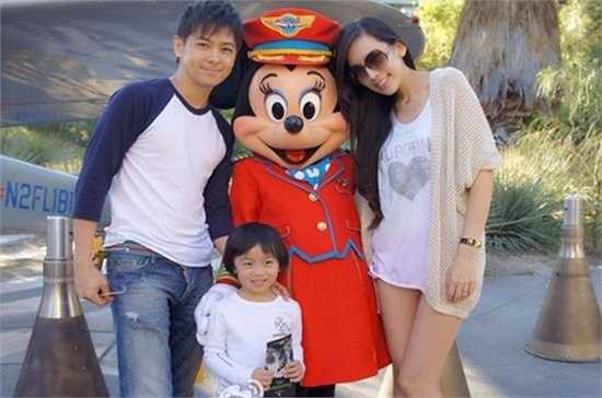 Anh cũng thu hút sự chú ý khi tham gia bộ phim City Hunter phiên bản Trung Quốc. Có thể nói, Lâm Chí Dĩnh là một trong những ngôi sao được ngưỡng mộ nhất hiện nay trong làng nghệ Hoa ngữ. 'Chàng Đoàn Dự' không chỉ có sự nghiệp thành công mà còn có cuộc sống hạnh phúc viên mãn bên vợ đẹp, con xinh.