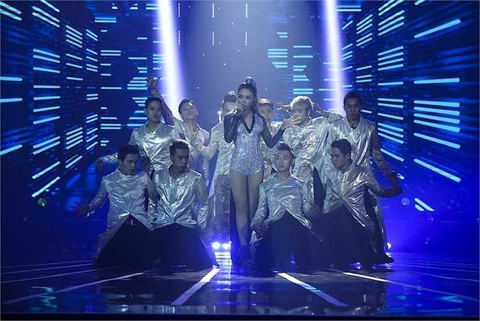 Tối 30/05, Liveshow 7 Tuyệt đỉnh tranh tài 2015 diễn ra với chủ đề 'Dance'. 