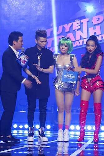 Trong liveshow, nhiều khán giả tỏ ra tiếc nuối cho Thảo Trang khi phải chia tay chương trình dù tiết mục mashup 'Born This Way & Applause' nhận được nhiều lời khen nhất trong liveshow 7.