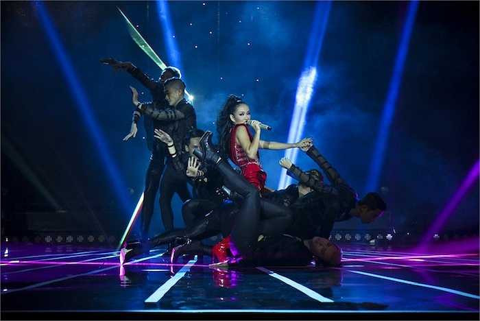 Cô trở thành thí sinh tiếp theo phải dừng bước ở 'Tuyệt đỉnh tranh tài 2015' khi không thể vượt qua số tin nhắn bình chọn của 4 thí sinh còn lại. 