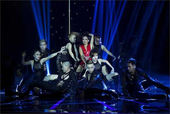 Việc Thảo Trang dừng bước với vị trí Top 5 'Tuyệt đỉnh tranh tài 2015' gây bất ngờ cho nhiều người bởi đêm thi nhạc RnB & Hiphop, cô được cả 3 giám khảo khen ngợi và đánh giá là thí sinh hát tốt nhất với phần thể hiện ca khúc 'Fancy'. 