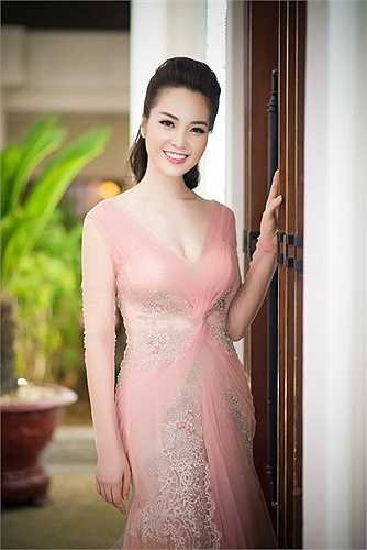 Người đẹp thường xuyên xuất hiện trong những chương trình lớn với vai trò MC.