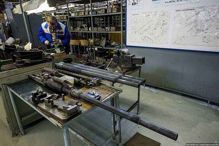 Phần kim khí của súng đều phải vững vàng trong mọi điều kiện thời tiết.