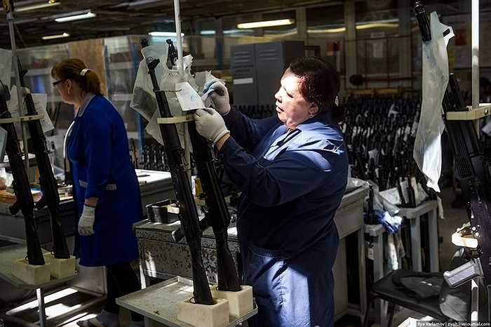 Mọi khẩu súng sau khi lắp ráp hoàn thiện sẽ được đưa đi bắn thử.