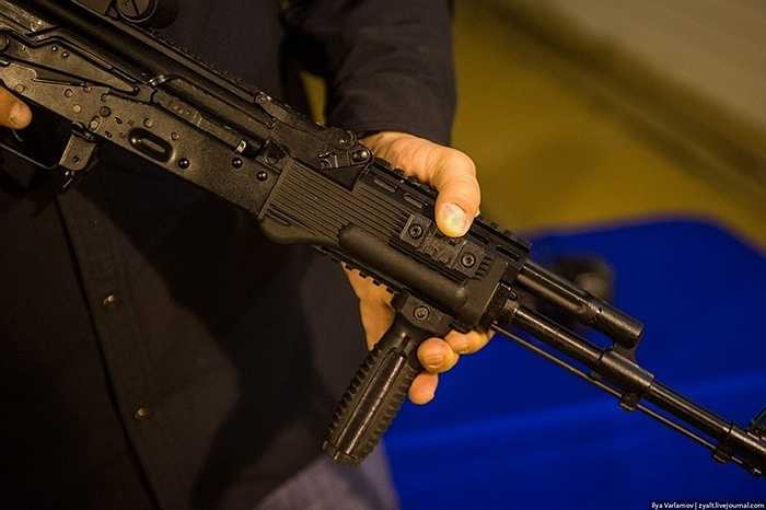 Vì thế, khâu kiểm tra súng luôn là những người có hàng chục năm kinh nghiệm. Họ sẵn sàng trả về những sản phẩm chưa hoàn hảo.