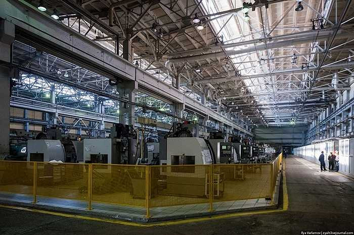 Vẫn có những chi tiết được sản xuất hàng loạt, như báng súng chẳng hạn