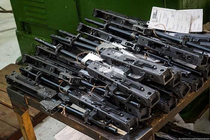 Những khẩu súng này khi hoàn chỉnh có thể bắn ra 1.800 viên đạn trong một phút.