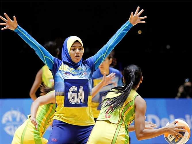 Môn bóng lưới hiện nay hầu như chỉ dành cho các VĐV nữ, dù vẫn có một số nơi cho phép các VĐV nam tham dự