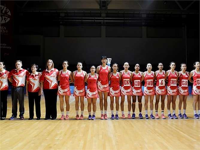 Ở trận đấu thứ hai, chủ nhà Singapore giành chiến thắng áp đảo 72-21 trước Brunei 