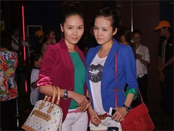 Thân hình hơi mũm mĩm và gương mặt mộc khiến Phương Ly khá 'lép vế' khi đứng cùng chị gái mình. 