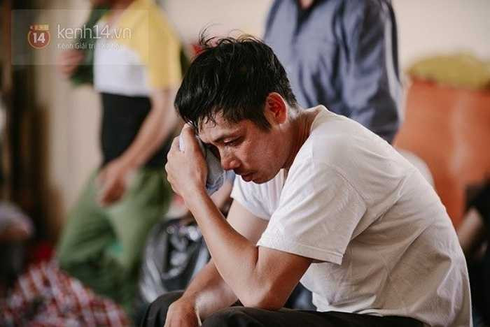 Những người công nhân xây dựng, công nhân vệ sinh môi trường và người bán hàng rong cũng thường xuyên phải làm việc giữa trời nắng nóng, mồ hôi đầm đìa, mệt mỏi - Nguồn ảnh: Trí thức trẻ