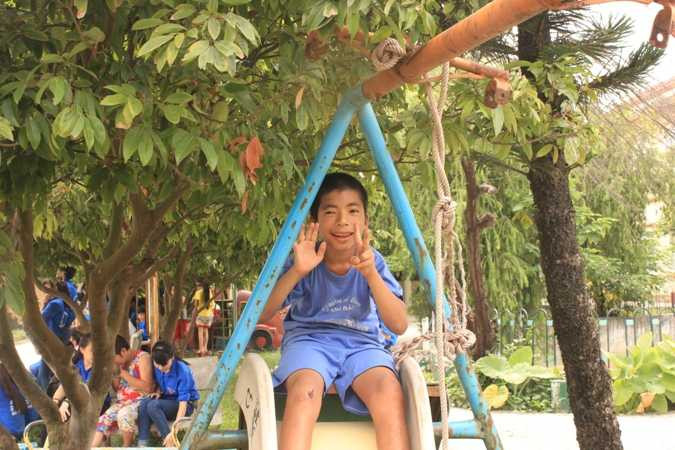 Nữ sinh cảnh sát sẻ chia với những số phận thiệt thòi