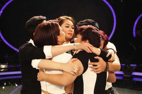 Top 8 ngậm ngùi chia tay cô em út của Vietnam Idol 2015.