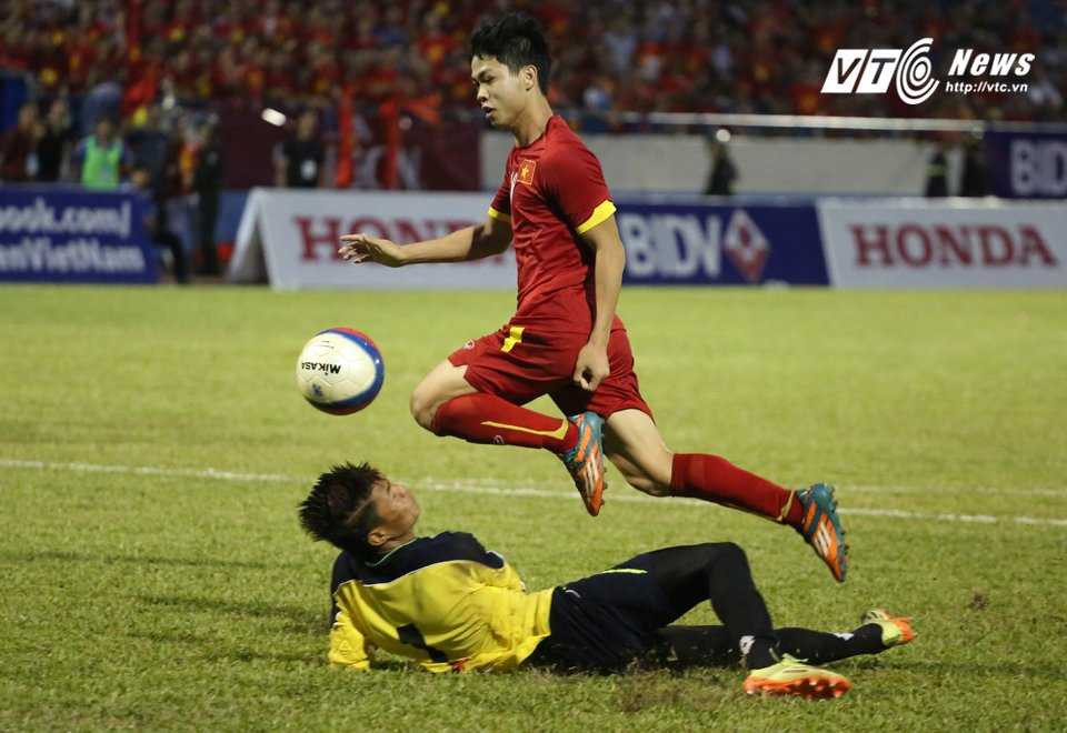 Công Phượng vượt qua thử thách