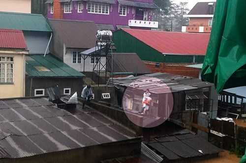 Đà Lạt mưa lớn, phải dỡ nóc nhà cứu người