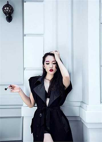 Emily cũng liên tục bay show tại Mỹ, Úc và châu Âu.