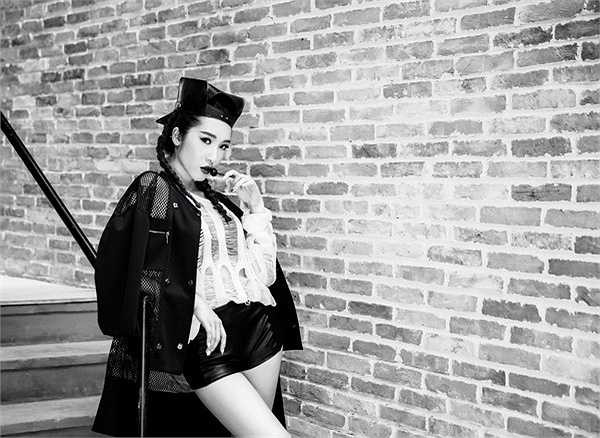 3 năm vừa qua Emily vẫn tiếp tục trau dồi thanh nhạc để hoàn thiện bản thân. 