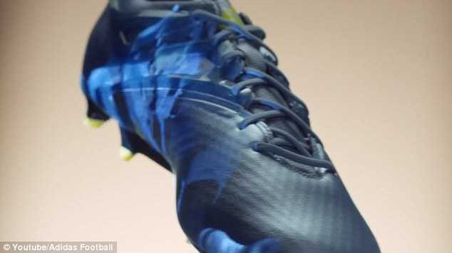 Đôi giày có những đường gân guốc bổ trợ khả năng rê dắt 'bóng như dính vào chính'